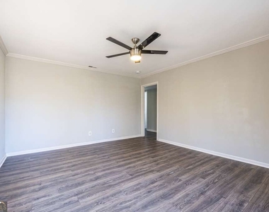 1570 Spring Lane Nw - Photo Thumbnail 8