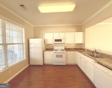 40 Highoak Drive Ne - Photo Thumbnail 3
