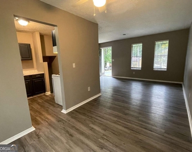 4554 Doral Drive Sw - Photo Thumbnail 4