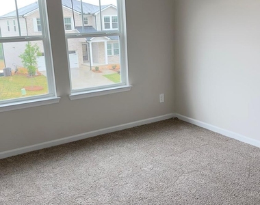 327 Valley Oak Drive - Photo Thumbnail 25