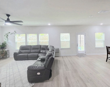 327 Valley Oak Drive - Photo Thumbnail 9