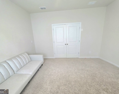 327 Valley Oak Drive - Photo Thumbnail 3