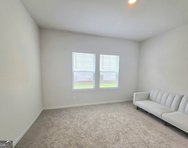 327 Valley Oak Drive - Photo Thumbnail 2