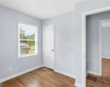2363 Beverly Lane - Photo Thumbnail 19