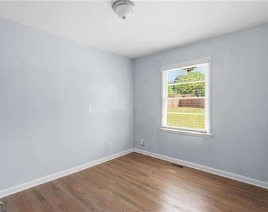 2363 Beverly Lane - Photo Thumbnail 15