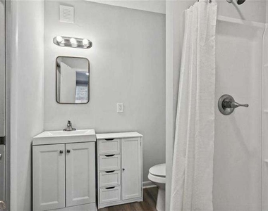 2363 Beverly Lane - Photo Thumbnail 13