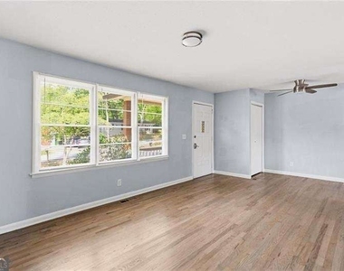 2363 Beverly Lane - Photo Thumbnail 4