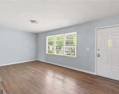 2363 Beverly Lane - Photo Thumbnail 5