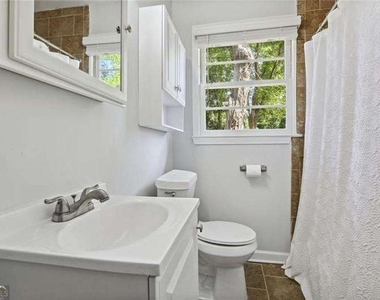 2363 Beverly Lane - Photo Thumbnail 16