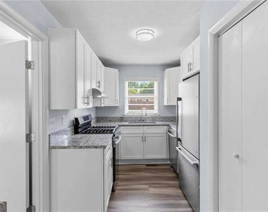 2363 Beverly Lane - Photo Thumbnail 8