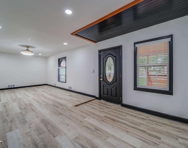 2020 Marvin Lane Sw - Photo Thumbnail 1