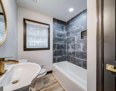 2020 Marvin Lane Sw - Photo Thumbnail 20