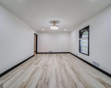 2020 Marvin Lane Sw - Photo Thumbnail 3