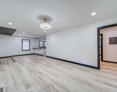 2020 Marvin Lane Sw - Photo Thumbnail 6