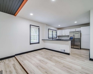 2020 Marvin Lane Sw - Photo Thumbnail 5