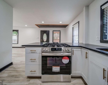 2020 Marvin Lane Sw - Photo Thumbnail 11