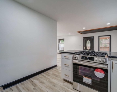 2020 Marvin Lane Sw - Photo Thumbnail 10