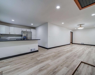 2020 Marvin Lane Sw - Photo Thumbnail 2