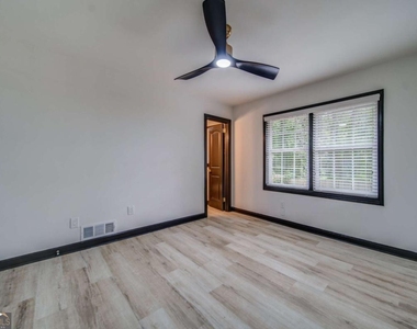 2020 Marvin Lane Sw - Photo Thumbnail 21