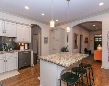 1084 Sanders Avenue Se - Photo Thumbnail 8