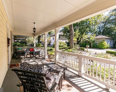 1084 Sanders Avenue Se - Photo Thumbnail 4