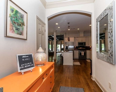 1084 Sanders Avenue Se - Photo Thumbnail 7