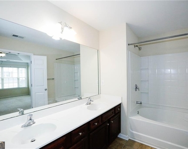 1187 Kendrew Pass - Photo Thumbnail 15