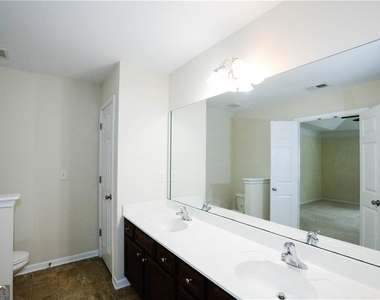 1187 Kendrew Pass - Photo Thumbnail 17