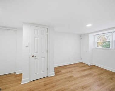 10 Lloyd Ave - Photo Thumbnail 35