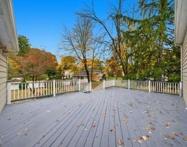 10 Lloyd Ave - Photo Thumbnail 37