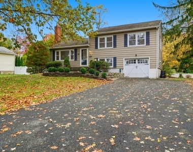 10 Lloyd Ave - Photo Thumbnail 1