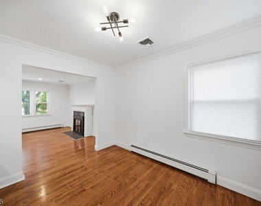 10 Lloyd Ave - Photo Thumbnail 14