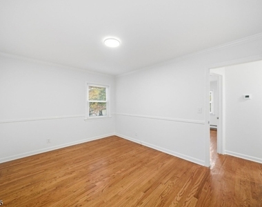 10 Lloyd Ave - Photo Thumbnail 31