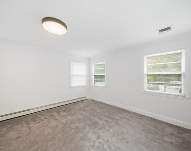 10 Lloyd Ave - Photo Thumbnail 18