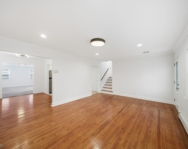 10 Lloyd Ave - Photo Thumbnail 7