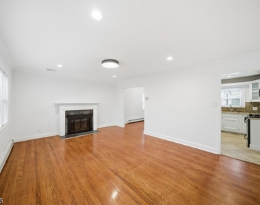 10 Lloyd Ave - Photo Thumbnail 6