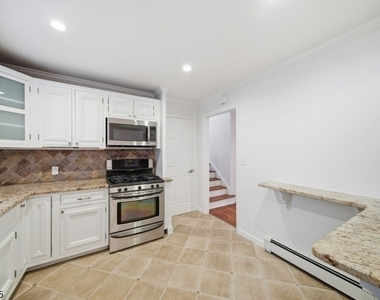 10 Lloyd Ave - Photo Thumbnail 8