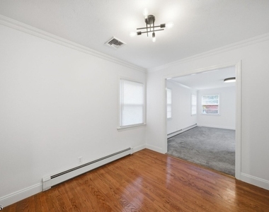 10 Lloyd Ave - Photo Thumbnail 10