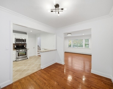 10 Lloyd Ave - Photo Thumbnail 13
