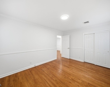 10 Lloyd Ave - Photo Thumbnail 26