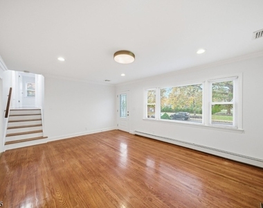 10 Lloyd Ave - Photo Thumbnail 21