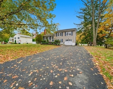 10 Lloyd Ave - Photo Thumbnail 2