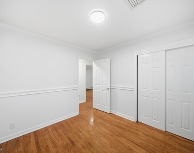 10 Lloyd Ave - Photo Thumbnail 27