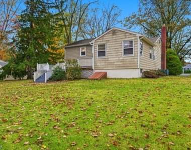 10 Lloyd Ave - Photo Thumbnail 44