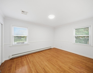 10 Lloyd Ave - Photo Thumbnail 23