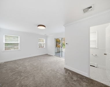 10 Lloyd Ave - Photo Thumbnail 15