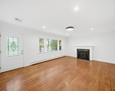 10 Lloyd Ave - Photo Thumbnail 5