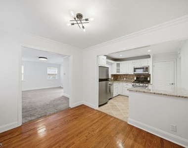 10 Lloyd Ave - Photo Thumbnail 11