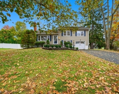 10 Lloyd Ave - Photo Thumbnail 3