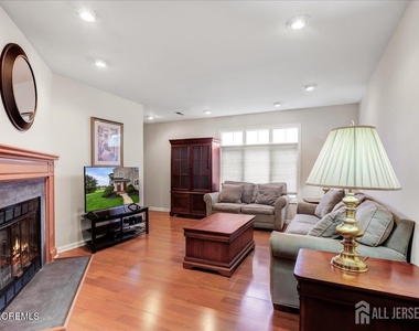 38 Rutland Lane - Photo Thumbnail 3